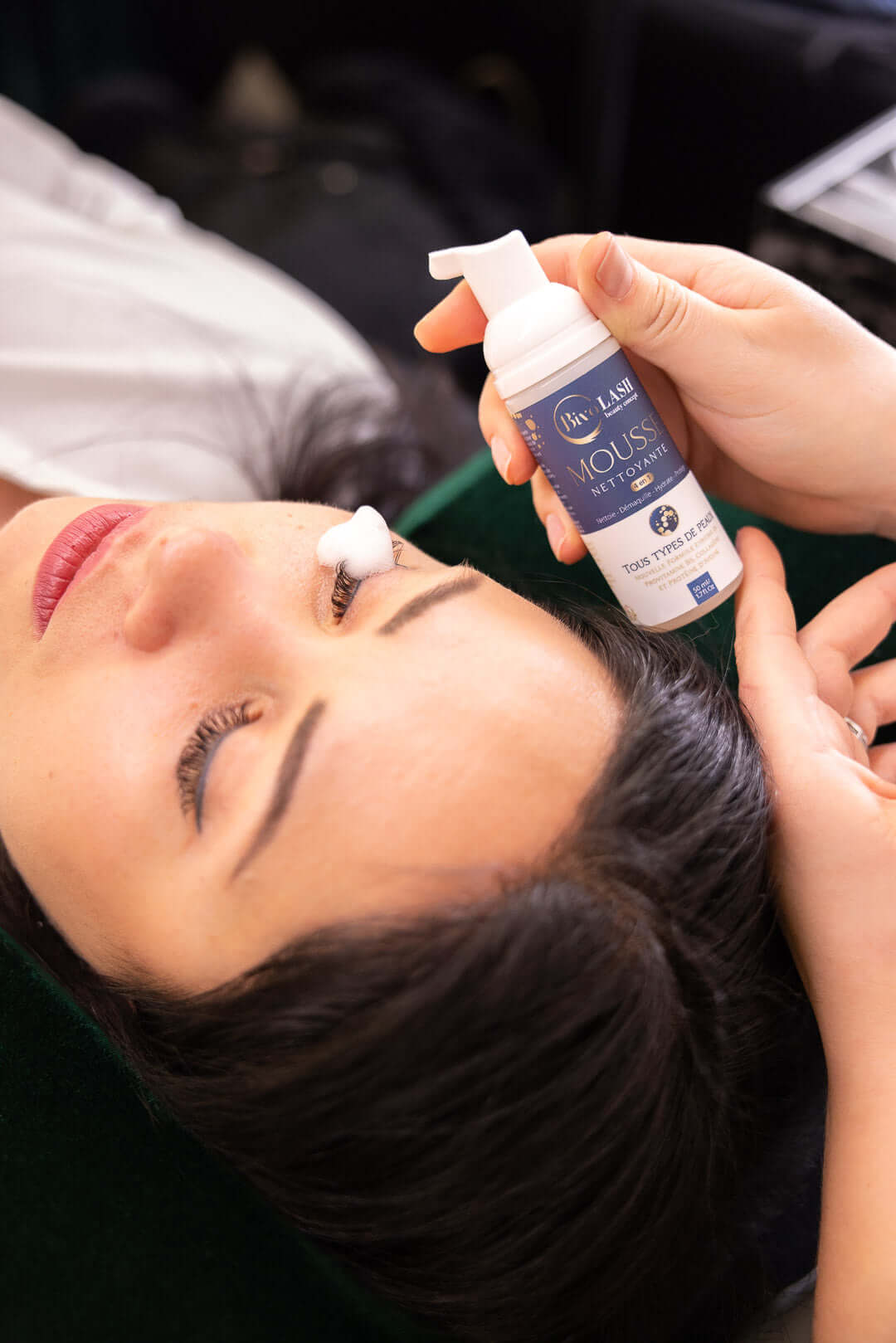 Application mousse nettoyante cils avant pose extension. Mousse Nettoyante pour les Cils